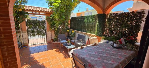 Chalet adosado en calle La Marina, 44