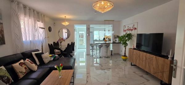 Chalet adosado en calle La Marina, 44