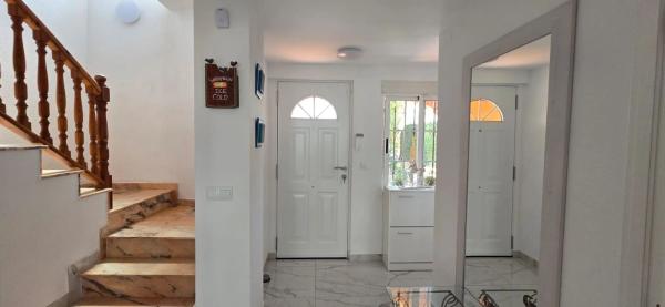 Chalet adosado en calle La Marina, 44