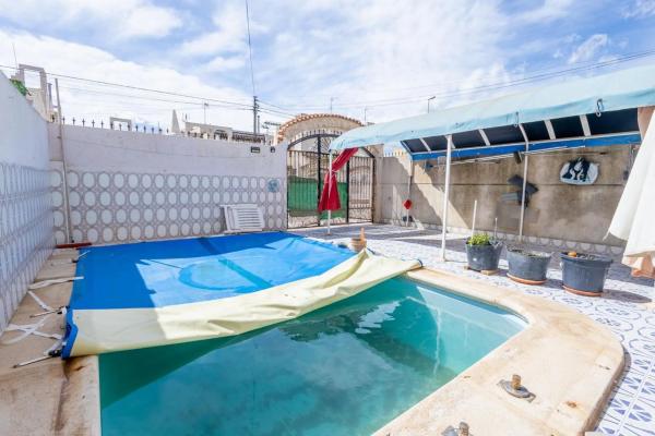 Chalet adosado en calle Halcón