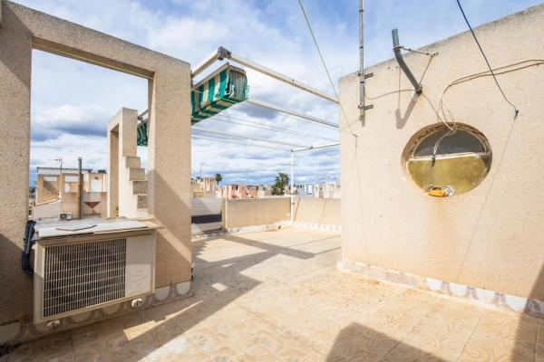 Chalet adosado en calle Halcón