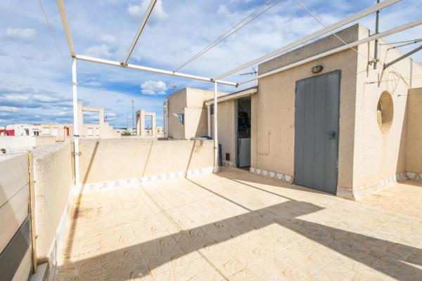 Chalet adosado en calle Halcón