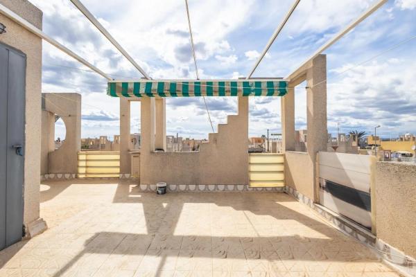 Chalet adosado en calle Halcón