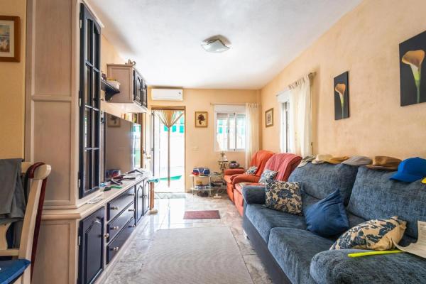 Chalet adosado en calle Halcón