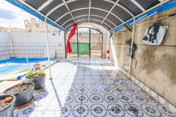 Chalet adosado en calle Halcón