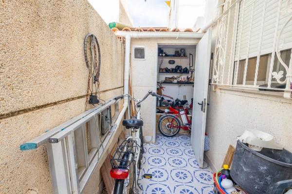 Chalet adosado en calle Halcón