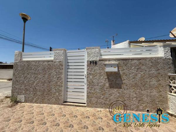 Chalet pareado en calle Marcial Lalanda, 776