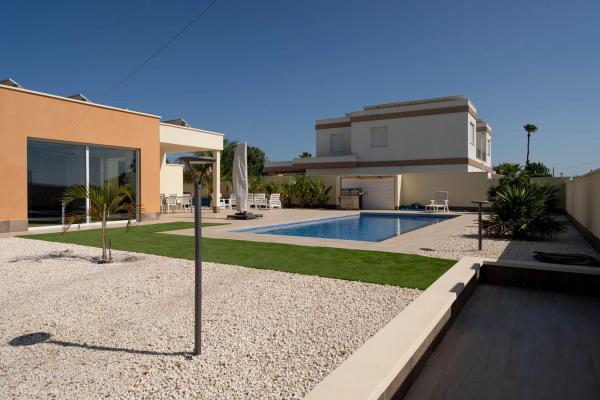 Casa independiente en calle Pablo Neruda