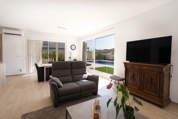 Casa independiente en calle Pablo Neruda