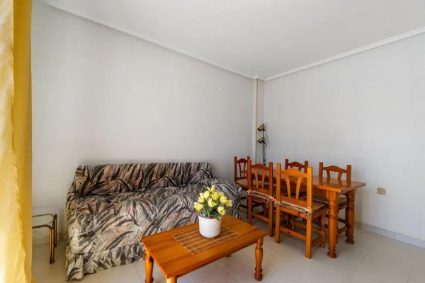 Piso en avenida Corinto, 9