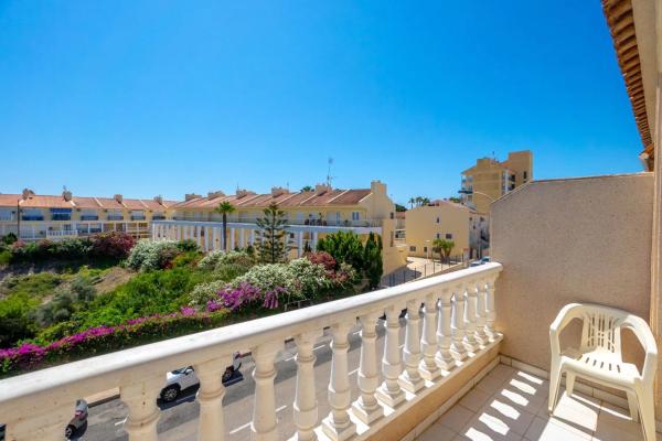 Piso en avenida Corinto, 9