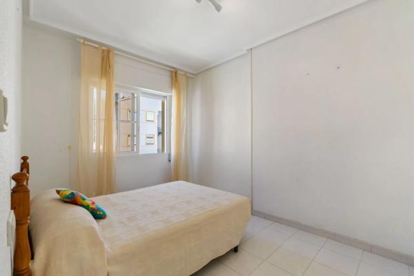 Piso en avenida Corinto, 9