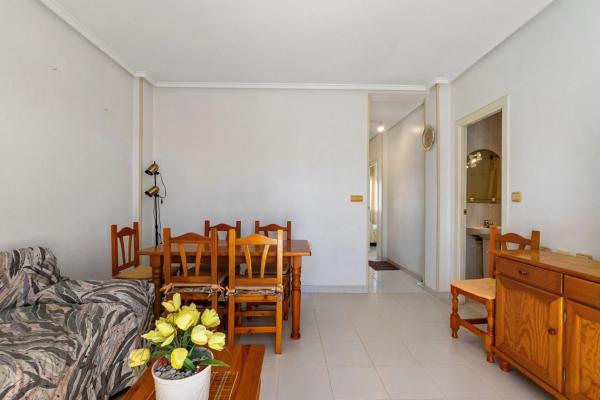 Piso en avenida Corinto, 9