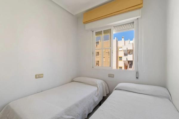 Piso en avenida Corinto, 9