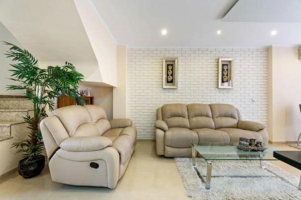 Chalet adosado en calle Gotzone Mora