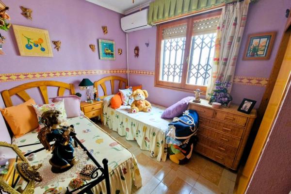 Chalet adosado en calle la Barraca, 35