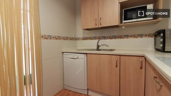 Chambre dans un appartement partagé à Huerta de la Reina, Cordoue