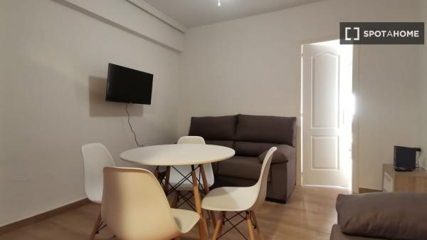 Chambre dans un appartement partagé à Huerta de la Reina, Cordoue