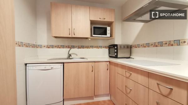 Chambre dans un appartement partagé à Huerta de la Reina, Cordoue