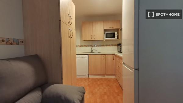 Chambre dans un appartement partagé à Huerta de la Reina, Cordoue