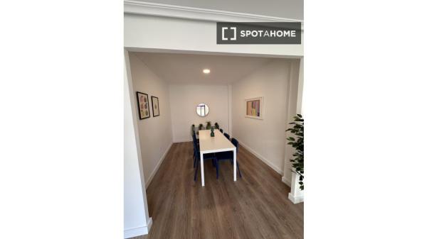 Piso de 3 dormitorios en alquiler en Alicante