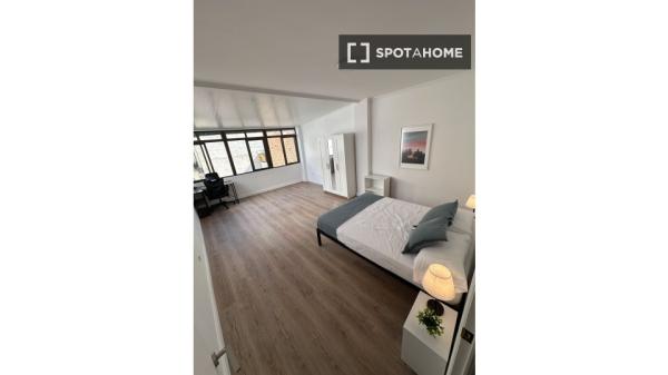 Piso de 3 dormitorios en alquiler en Alicante