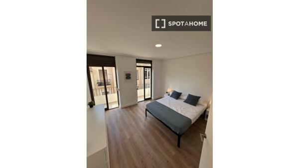 Piso de 3 dormitorios en alquiler en Alicante