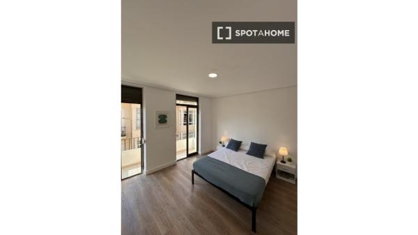 Piso de 3 dormitorios en alquiler en Alicante