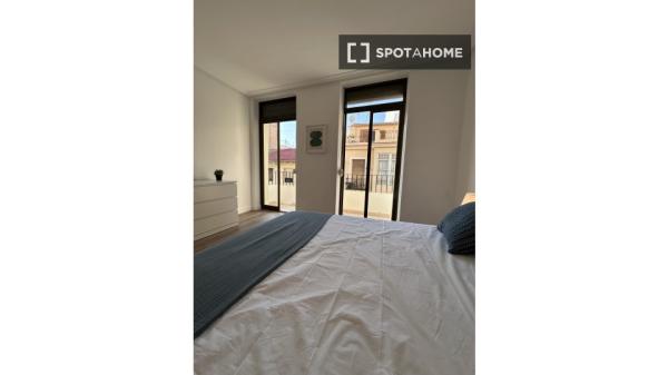 Piso de 3 dormitorios en alquiler en Alicante