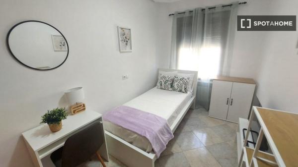 Habitación en piso compartido en madrid.
