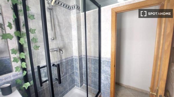 Habitación en piso compartido en madrid.