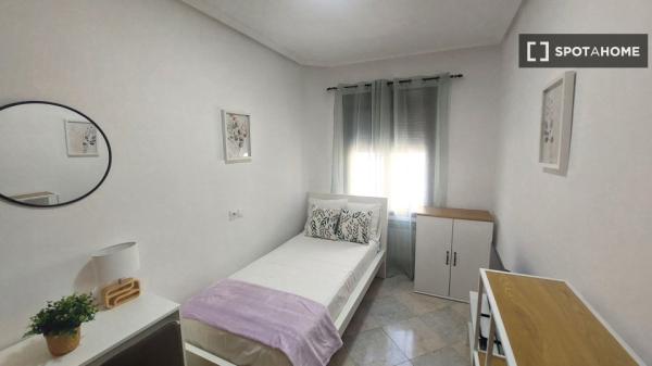 Habitación en piso compartido en madrid.