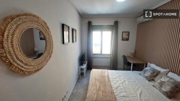 Habitación en piso compartido en madrid.