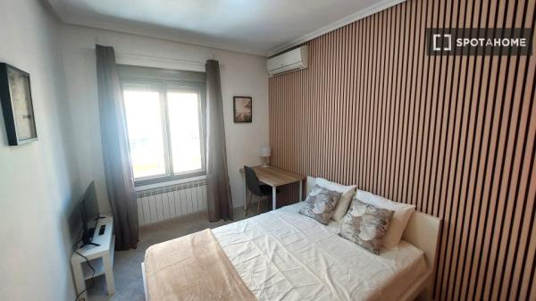 Habitación en piso compartido en madrid.