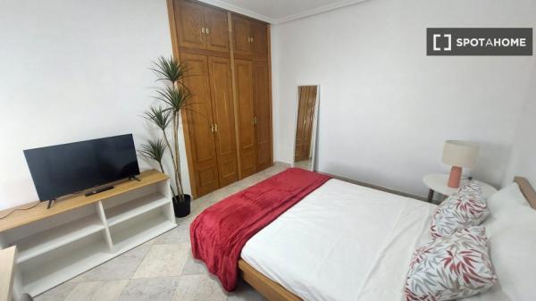 Habitación en piso compartido en madrid.
