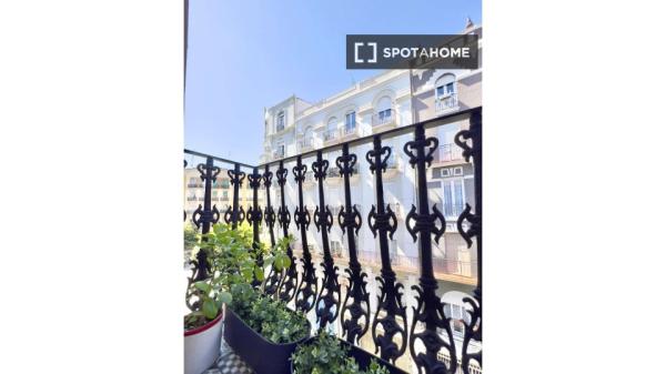 Apartamento de 2 dormitorios en alquiler en Russafa, Valencia