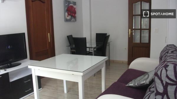 Room in shared apartment in Granada