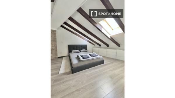 Apartamento de 2 dormitorios en alquiler en Russafa, Valencia