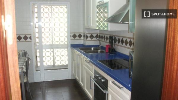 Room in shared apartment in Granada