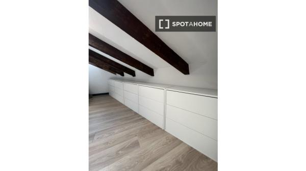 Apartamento de 2 dormitorios en alquiler en Russafa, Valencia