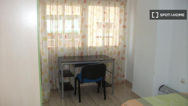 Pokój we wspólnym mieszkaniu w Granadzie