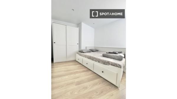 Apartamento de 2 dormitorios en alquiler en Russafa, Valencia