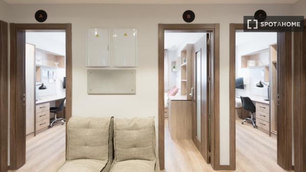 Habitación en piso compartido en alquiler en El Cónsul II, Málaga