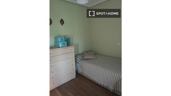 Piso de 3 dormitorios en alquiler en Zaragoza