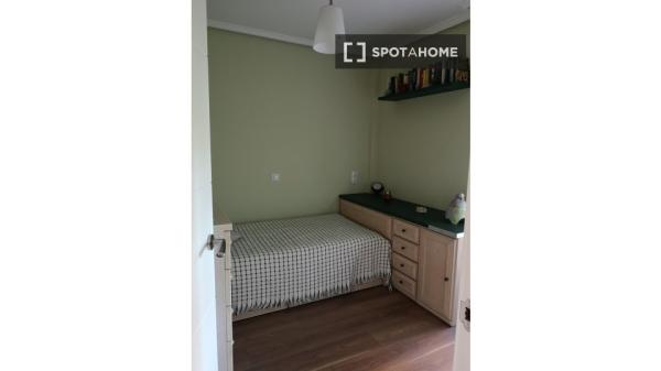 Piso de 3 dormitorios en alquiler en Zaragoza