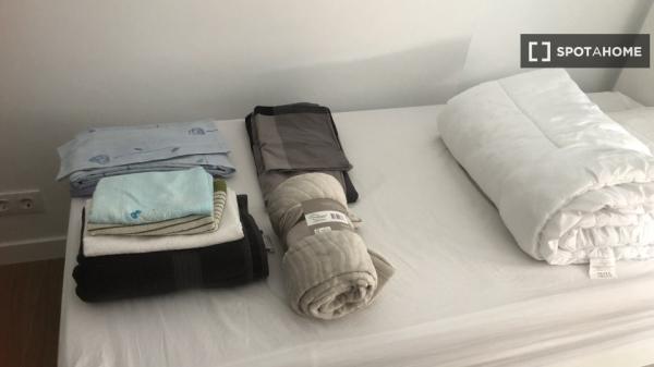 Habitación en piso compartido en Alcalá de Henares.