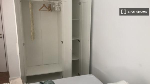 Habitación en piso compartido en Alcalá de Henares.