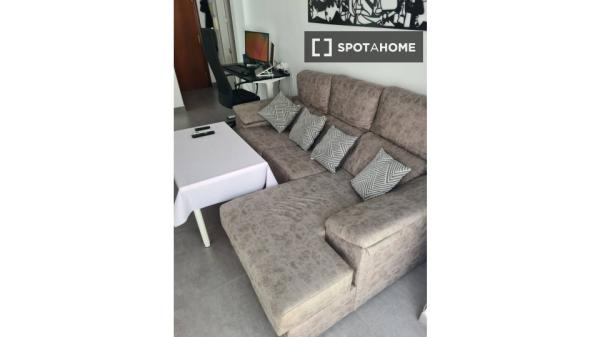 Apartamento de 2 dormitorios en alquiler en Capuchinos, Málaga