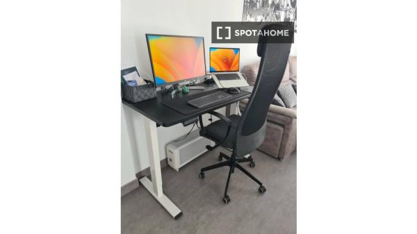 Apartamento de 2 dormitorios en alquiler en Capuchinos, Málaga