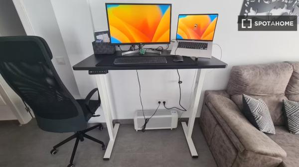 Apartamento de 2 dormitorios en alquiler en Capuchinos, Málaga